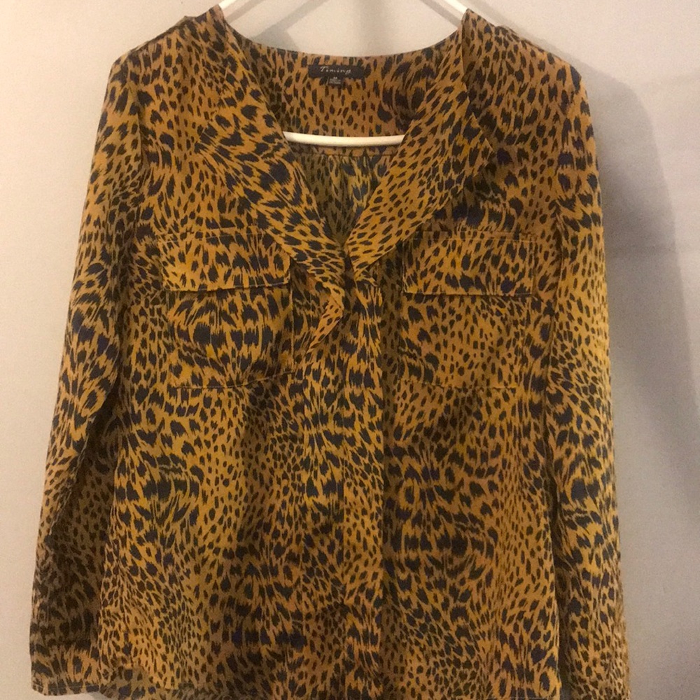 *LIKE NEW* Timing Women’s Blouse Medium